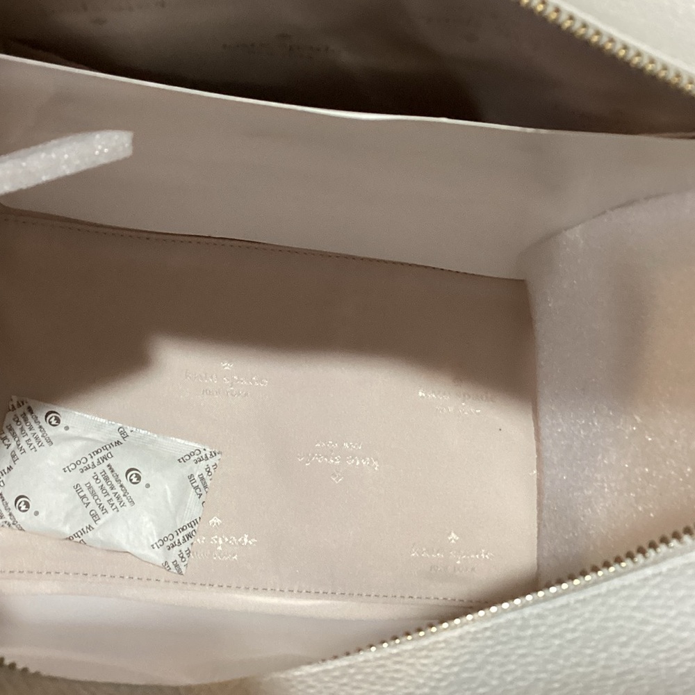Kate Spade X Peanuts White Snoopy Small Tote NWT - Picture 7 of 15